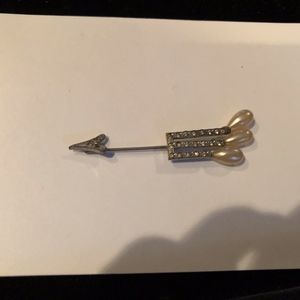 Arrow hat pin with rhinestones and faux pearls